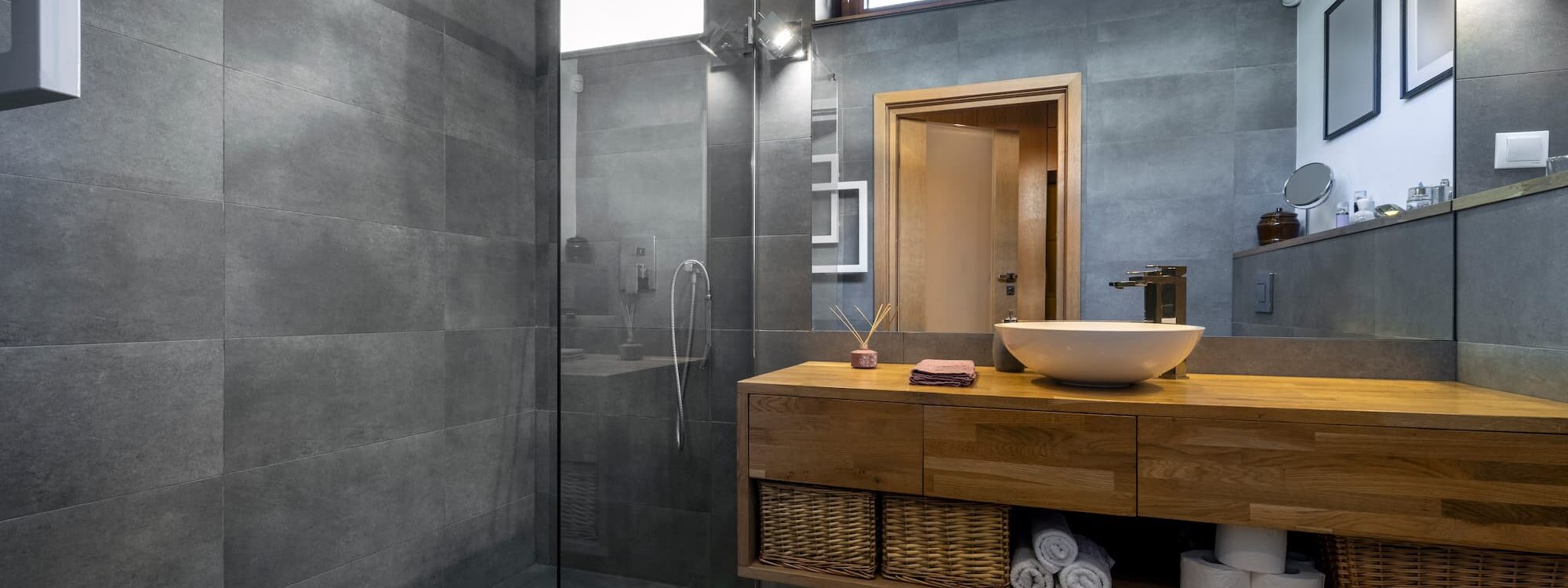 CARRELAGE_PETITE_SALLE_DE_BAIN 2000X750 | Carrelage Lucas GIURIATI Comment optimiser une petite salle de bain grâce au carrelage ? Kingersheim